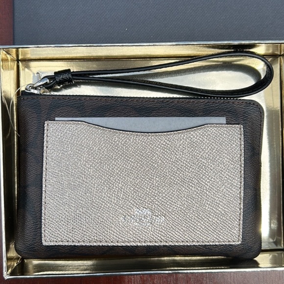 NWT Authentic Coach zip wristlet with Coach gift box - Picture 4 of 11